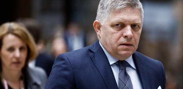 Atteint par balle, le Premier ministre slovaque "entre la vie et la mort" (gouvernement)