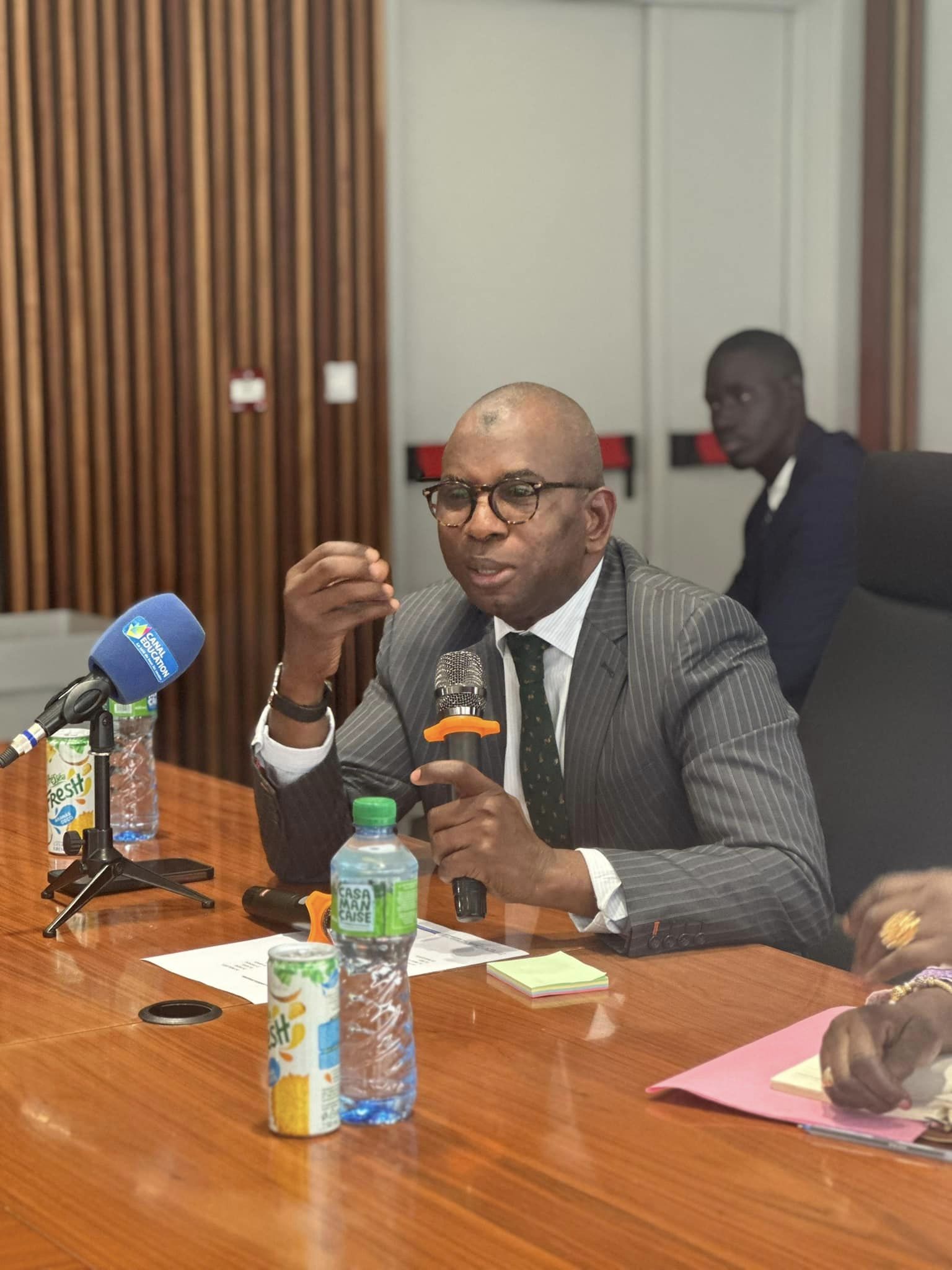 Déficit d’enseignants: Moustapha Guirassy suggère le recrutement par académie comme solution