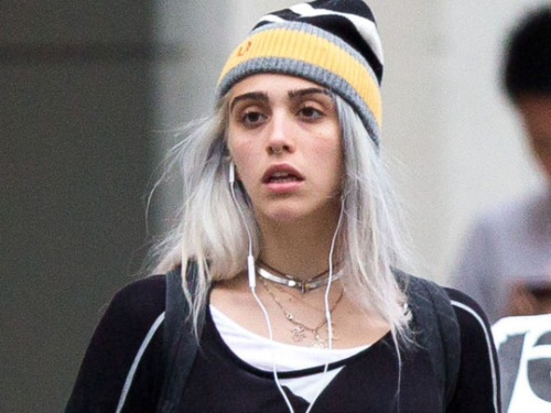 Madonna : sa fille de 18 ans boit devant elle en plein concert !