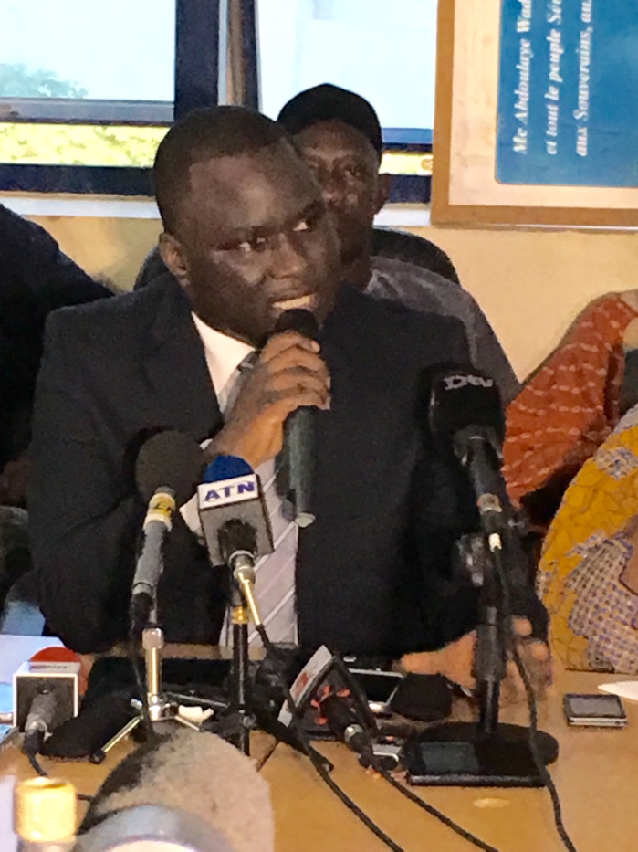 Face à la presse, le numéro 2 de Rewmi, Déthié Fall, rappelle la volonté de l'opposition de s'unir pour combattre Macky Sall