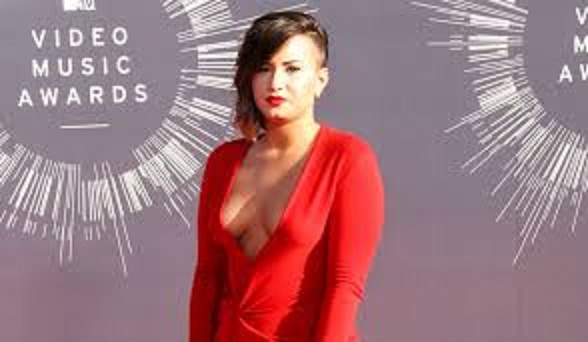 Demi Lovato jugée trop sexy ? “Il faut comprendre que je suis plus adulte”