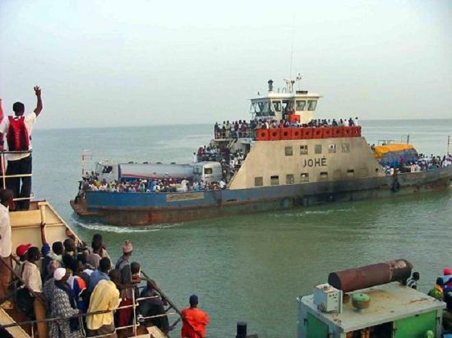 Panne de deux ferrys : La traversée de Farafégny, en Gambie, un calvaire !