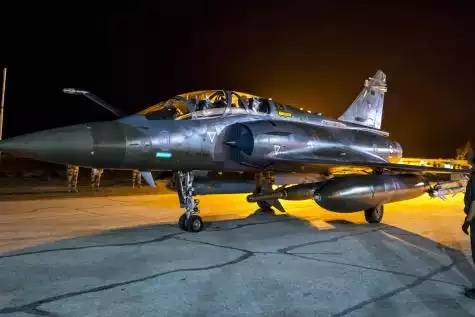 La France bombarde «massivement» le fief de l'État islamique à Raqa Le ministère de la Défense annonce un "bombardement massif français" sur le fief de l'État islamique à Raqa