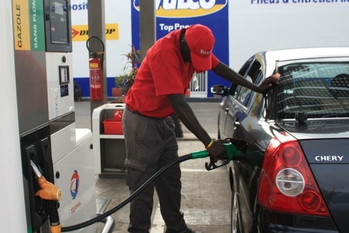 Vers une baisse du prix du carburant à la pompe, en Décembre !