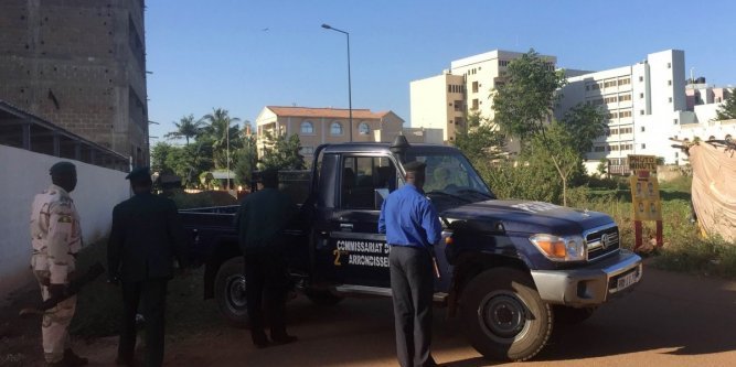 Les assaillants ne détiennent plus d'otages dans l'hôtel Radisson, annonce un ministre malien / 18 corps ont été retrouvés