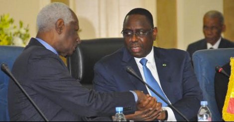De retour au bercail, Abdou Diouf aux soins de Macky Sall