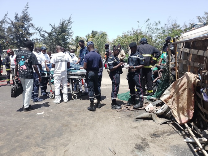 Accident sur l’autoroute : Une collision entre deux cars, fait plusieurs blessés à hauteur de l’école Seyda Mariama Niasse .