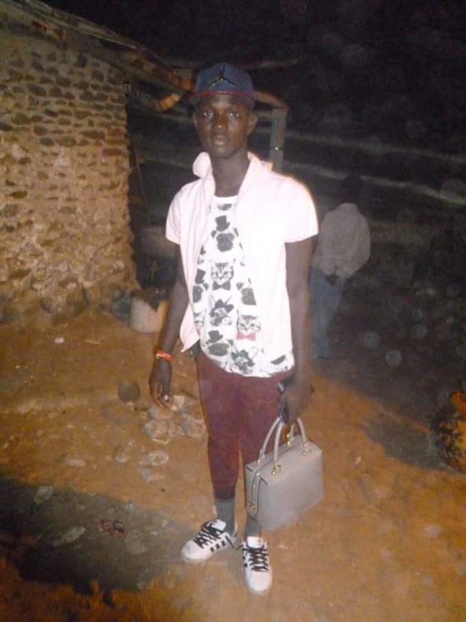 Tendance: quand les jeunes sénégalais se mettent à la mode du sac à main