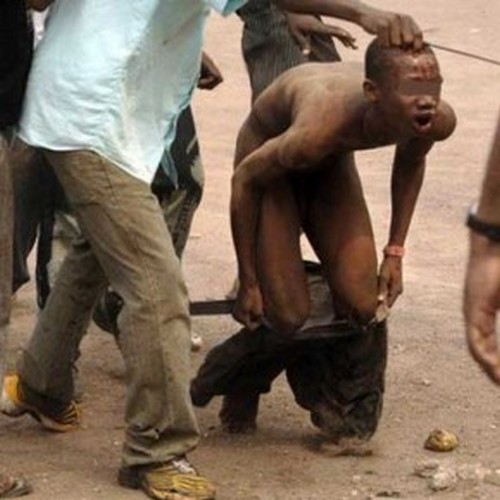 Thiaroye Azur: un homosexuel surpris en train de violer un talibé, sévèrement amoché par des jeunes (image illustrative)