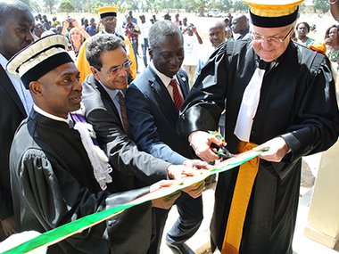 PR COURFIA DIAWARA, RECTEUR DE L’UNIVERSITE DE ZIGUINCHOR « lE pRésiDEnt macKY sall attaQUE Et RèGlE la QUEstion DE l’accès à l’EaU potaBlE à ZiGUincHoR »