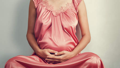 Elle se croyait enceinte de triplés, avant de mettre au monde... 5 bébés