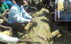 Il combat le crocodile qui a mangé sa femme enceinte