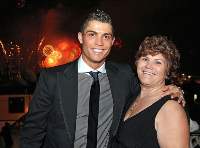 La mère de Cristiano Ronaldo s'en prend à Dimitri Payet sur Twitter