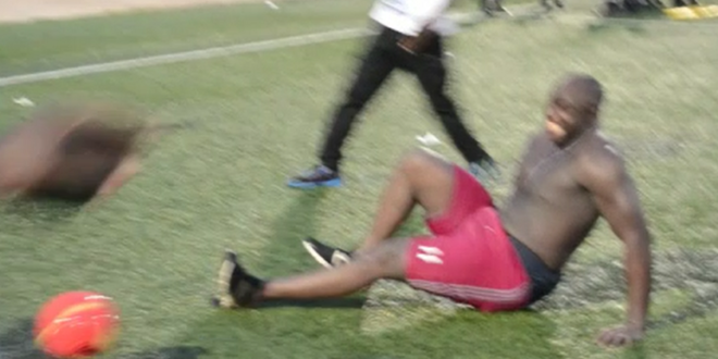 La chute de Lac 2 avant son combat contre Yékini