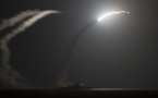 Les Etats-Unis ont tiré des dizaines de missiles sur une base aérienne syrienne (officiel)