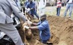 Les services de sécurité de la Gambie ont exhumé 27 corps