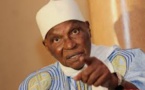 Abdoulaye Wade fait un énorme buzz au consulat du Sénégal à Paris- Regardez