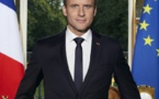 Emmanuel Macron publie sa photo officielle et devient la risée des "photomonteurs" dans le Web - Regardez