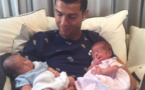 Ronaldo présente ses jumeaux