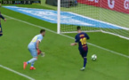 Messi dribble le gardien adverse avec une facilité déconcertante et marque !