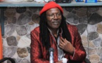 Alpha Blondy : « Emmanuel Macron ridiculise de plus en plus l’Afrique ! »