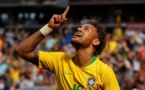 Neymar rejoue au foot et marque après sa blessure, à onze jours de la Coupe du Monde