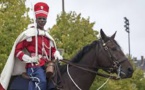 Cortège présidentiel : les internautes interprètent la chute du cheval comme un signe pour la Présidentielle