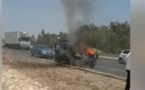Une voiture prend feu sur le péage
