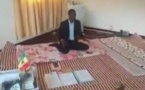 Talla Sylla dévoile pourquoi il a remplacé son mobilier de bureau par des nattes...