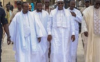 VISITE DE MACKY CE LUNDI A TOUBA : 02 MINISTRES DISTRIBUENT DES ENVELOPPES D'ARGENT À...