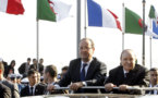 Hollande reconnaît les "souffrances" infligées à l'Algérie par la colonisation