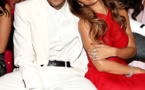 Rihanna dans les bras de Chris Brown pendant les Grammys