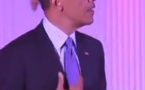 Obama et la trace de rouge à lèvre sur le col de sa chemise