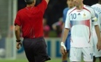 Le rouge donné à Zidane: l'arbitre y revient