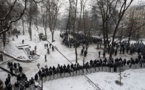 Après trois morts, un mince espoir de dialogue en Ukraine