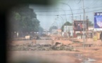 Centrafrique: tirs, explosions et barricades à Bangui contre les forces internationales