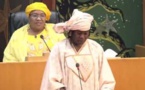 [Vidéo] Les députés de l'opposition bloquent (momentanément) la séance et exigent des excuses de Amy Ndiaye