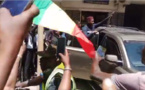Ousmane Sonko acclamé par une foule à sa sortie du siège de l'Union Européenne à Dakar