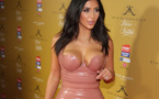 Kim Kardashian : Divine dans une robe en latex...