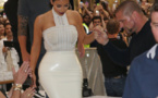Kim Kardashian plus moulée que jamais dans sa nouvelle robe en latex