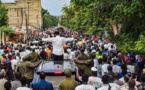 Ziguinchor : Ousmane Sonko est finement sorti de chez lui, une immense foule autour de sa voiture (Photos)