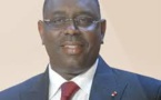 Macky Sall offre un bus de 30 places à l'As Pikine