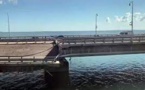 L'Ukraine frappe le stratégique pont de Crimée, deux morts selon Moscou