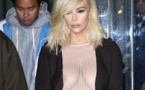 Kim Kardashian dévoile (encore) sa poitrine !