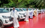 Macky Sall offre des véhicules à des chefs de village