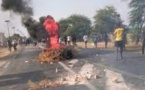 Ziguinchor : Les étudiants de l'université Assane Seck barrent la route et brûlent des pneus
