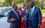 Contrôle des prix sur tout le territoire national: Macky remet un lot de 100 voitures au ministre du Commerce