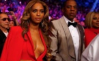 Le décolleté vertigineux de Beyoncé au combat de boxe du siècle