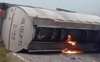 Kédougou : un camion citerne se renverse et prend feu, au moins deux morts