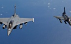 Dix chasseurs français bombardent actuellement Raqqa, fief de l'EI en Syrie (ministre de la Défense)
